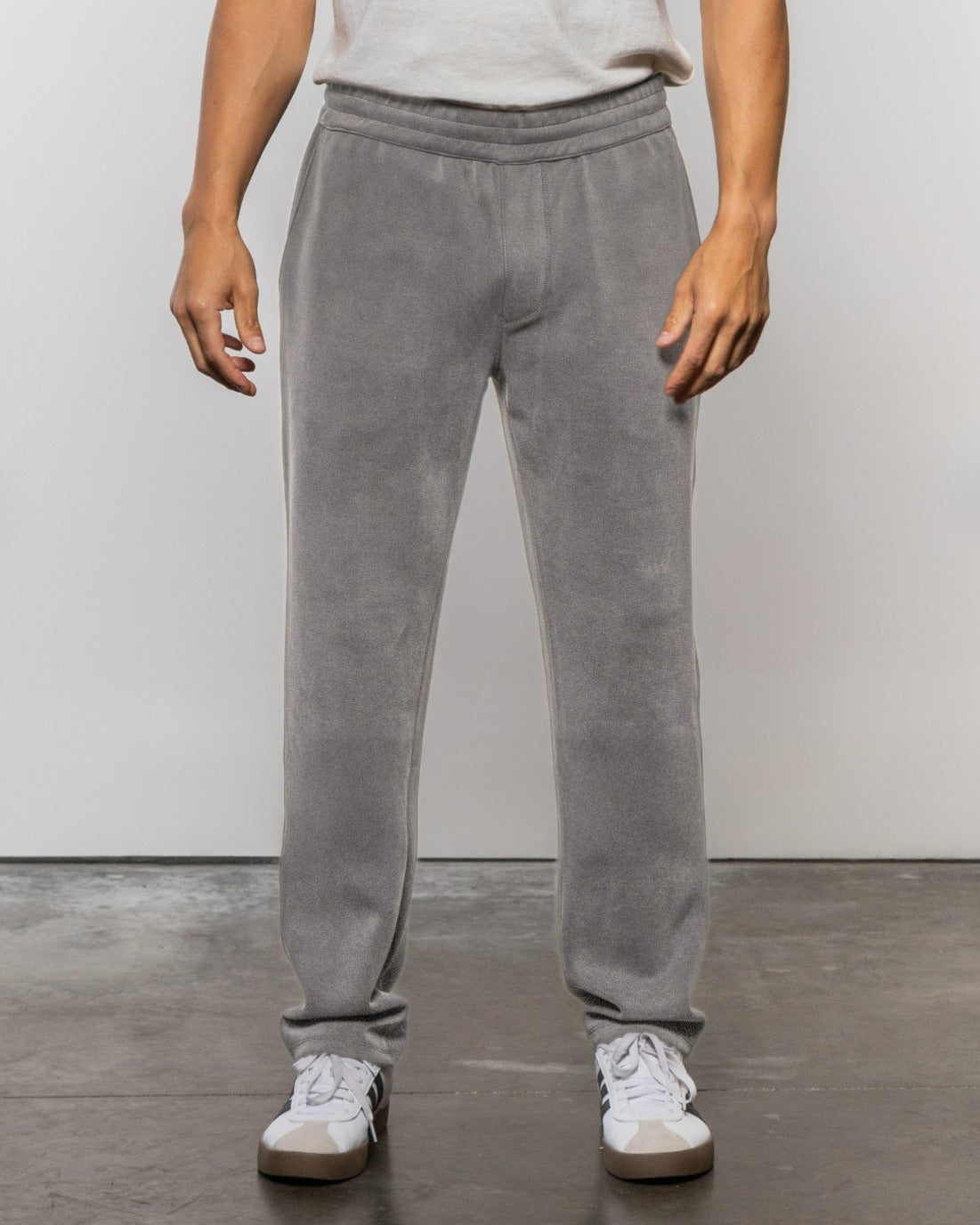 Gray sweatpants with elastic waistband, relaxed straight-leg fit