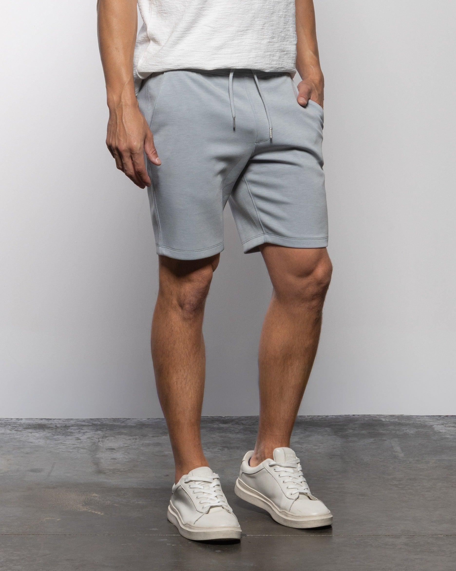 Men's concrete gray short pants with drawstring and side pockets
