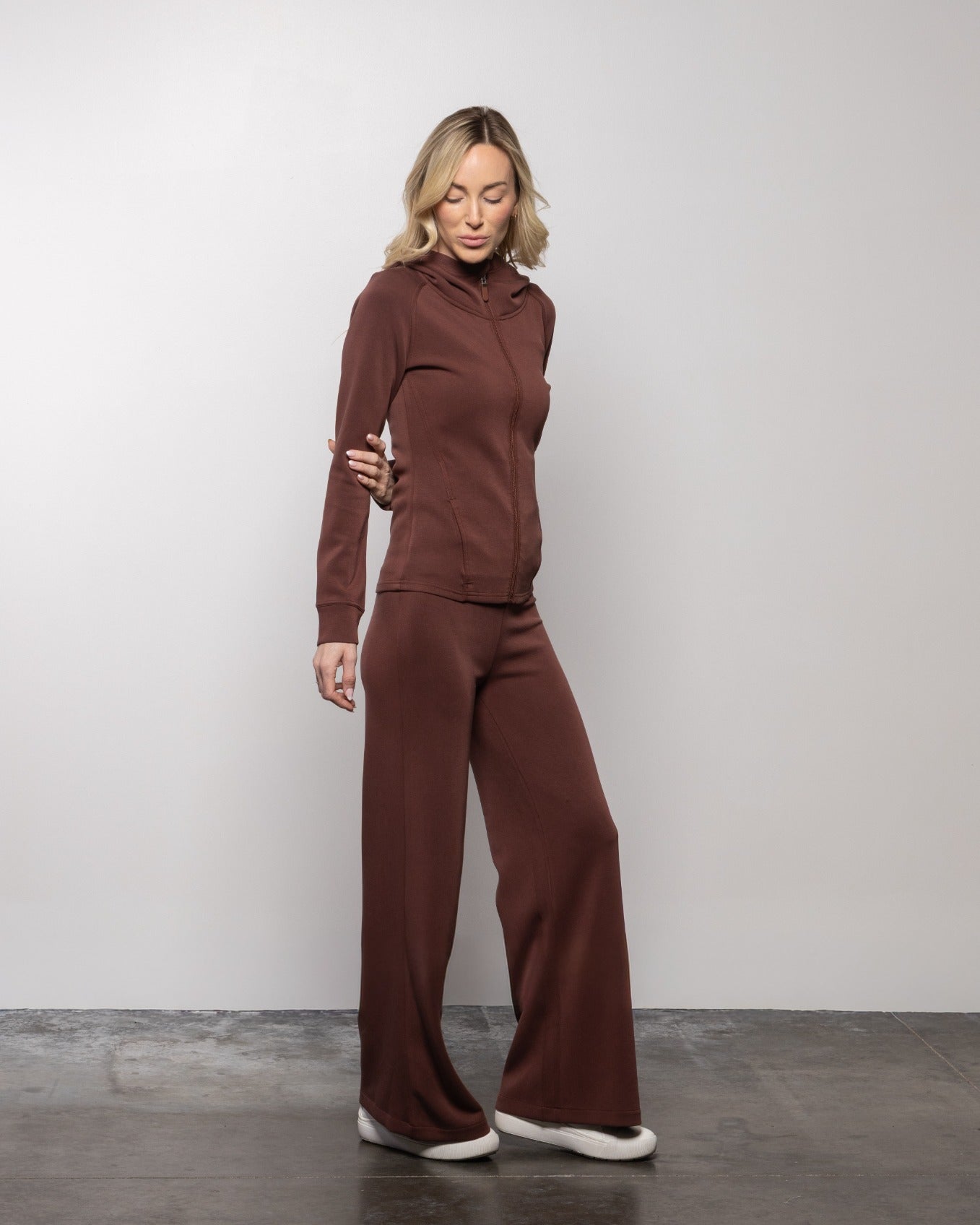 Matteo wide-leg pants in brick brown with relaxed full-length straight-leg silhouette.