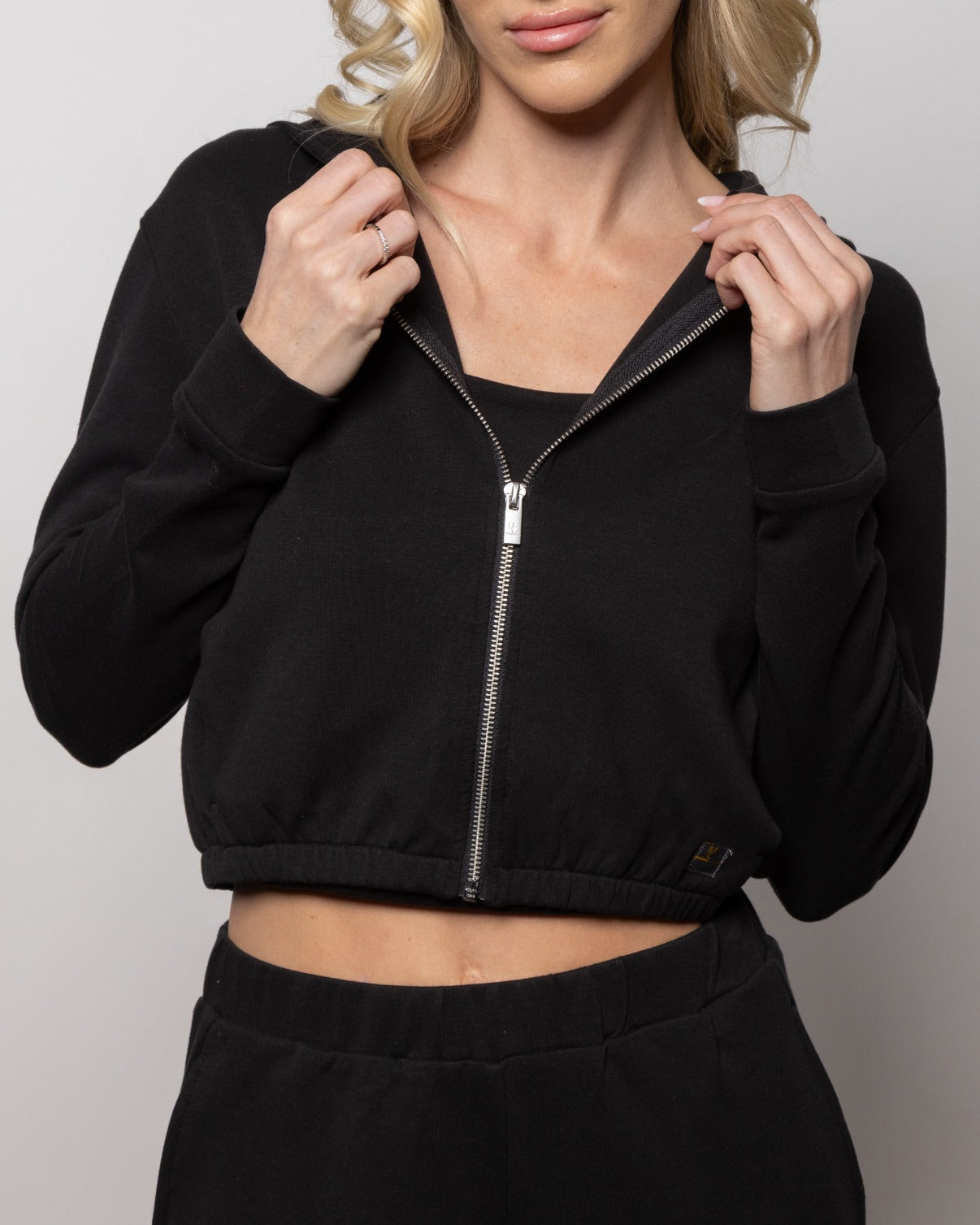 Black zip hoodie with hood, front metal zipper and balloon sleeves