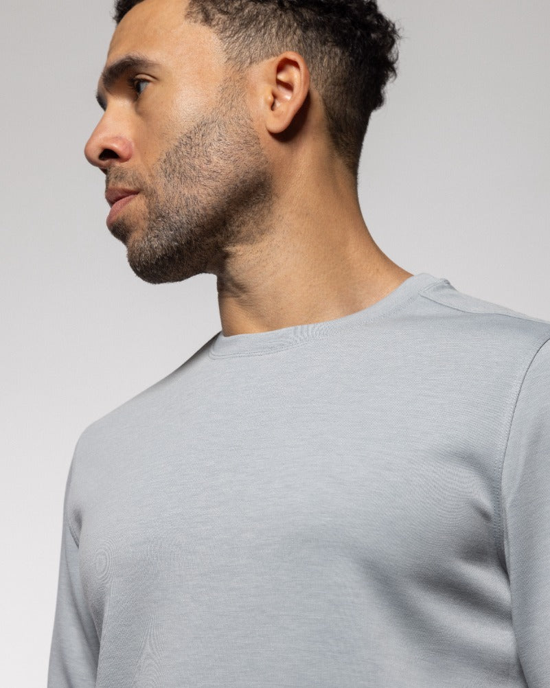 Men's crewneck sweatshirt, light blue-gray fabric with crew neckline detail