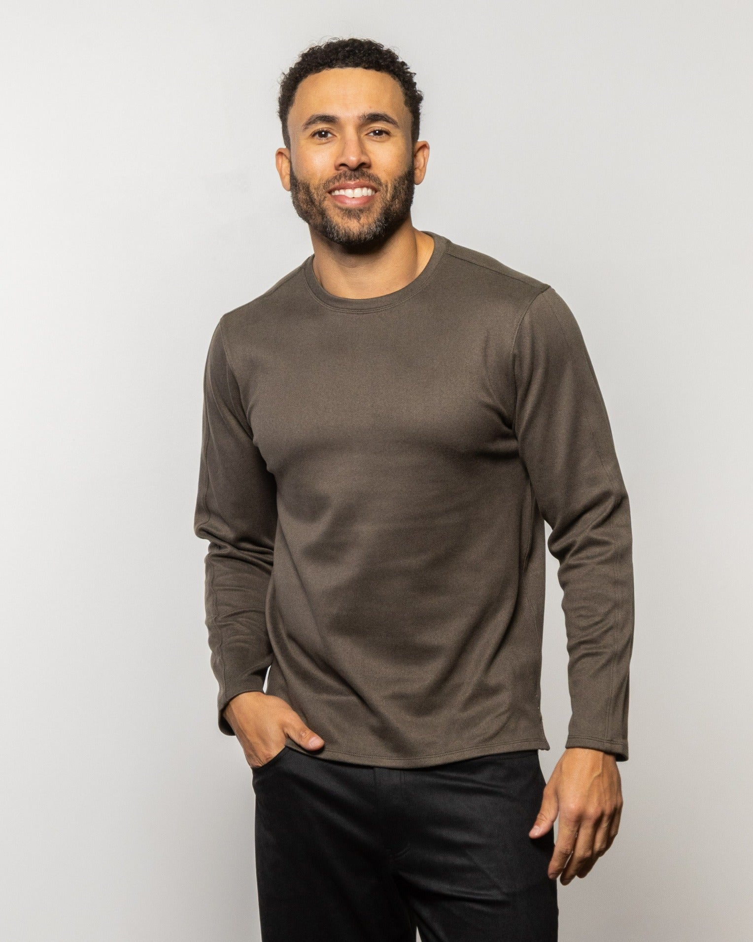 Men's crewneck sweatshirt in dark coffee brown, long sleeves