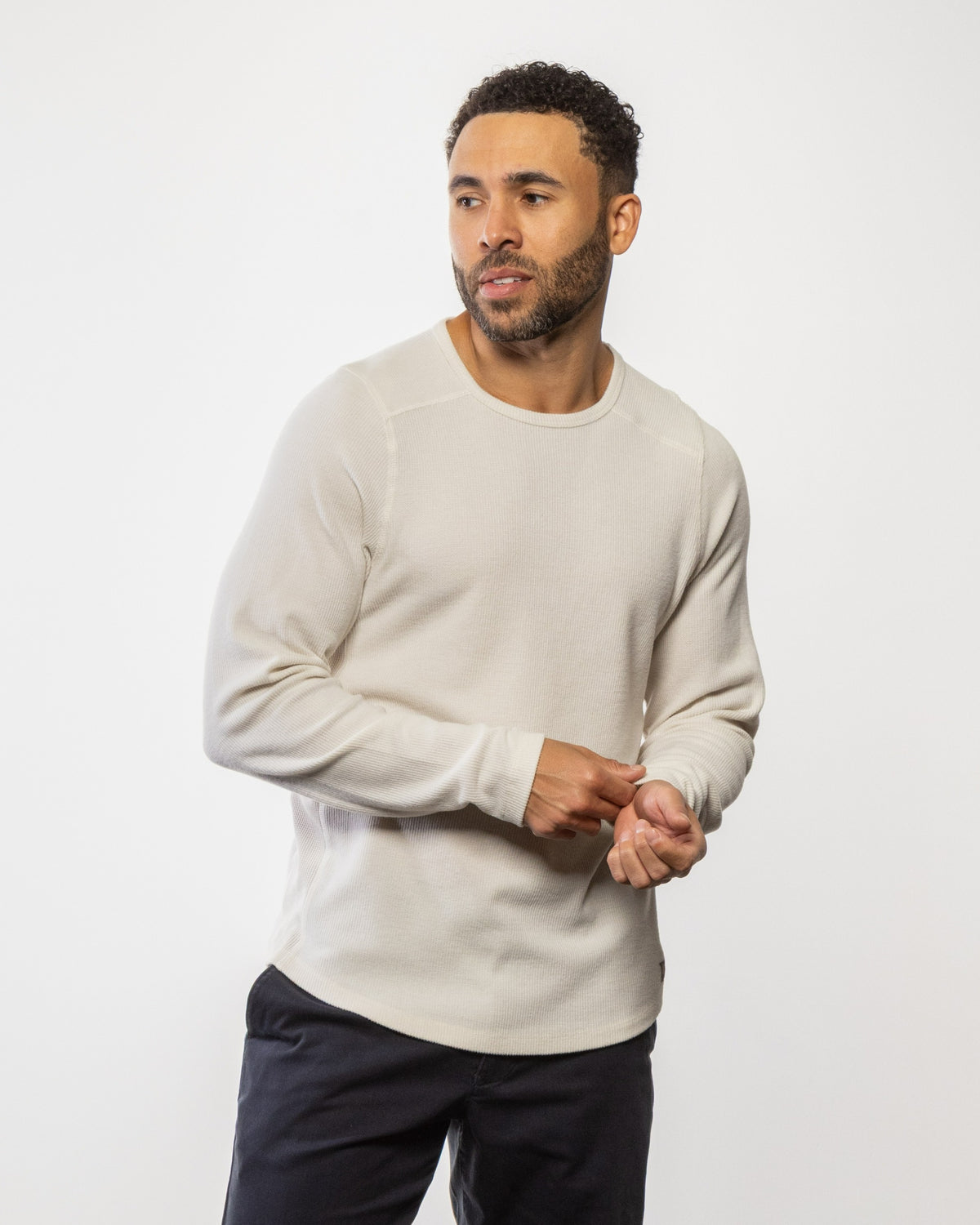 Light off-white crewneck long-sleeve knit shirt with smooth finish
