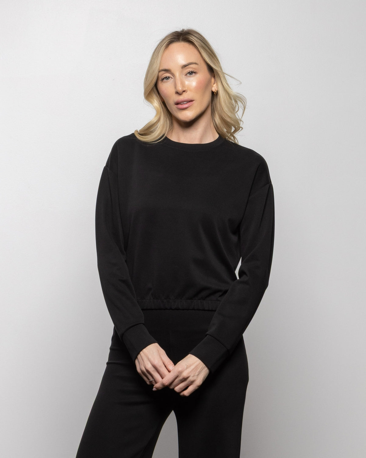 Matteo Crew jet black crewneck sweatshirt, long sleeves, relaxed fit