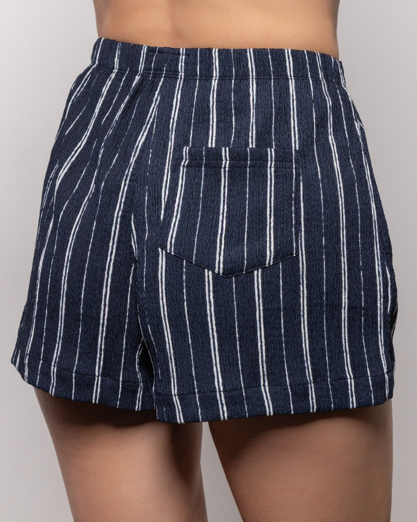 Indigo striped short shorts with elastic waistband and front pocket