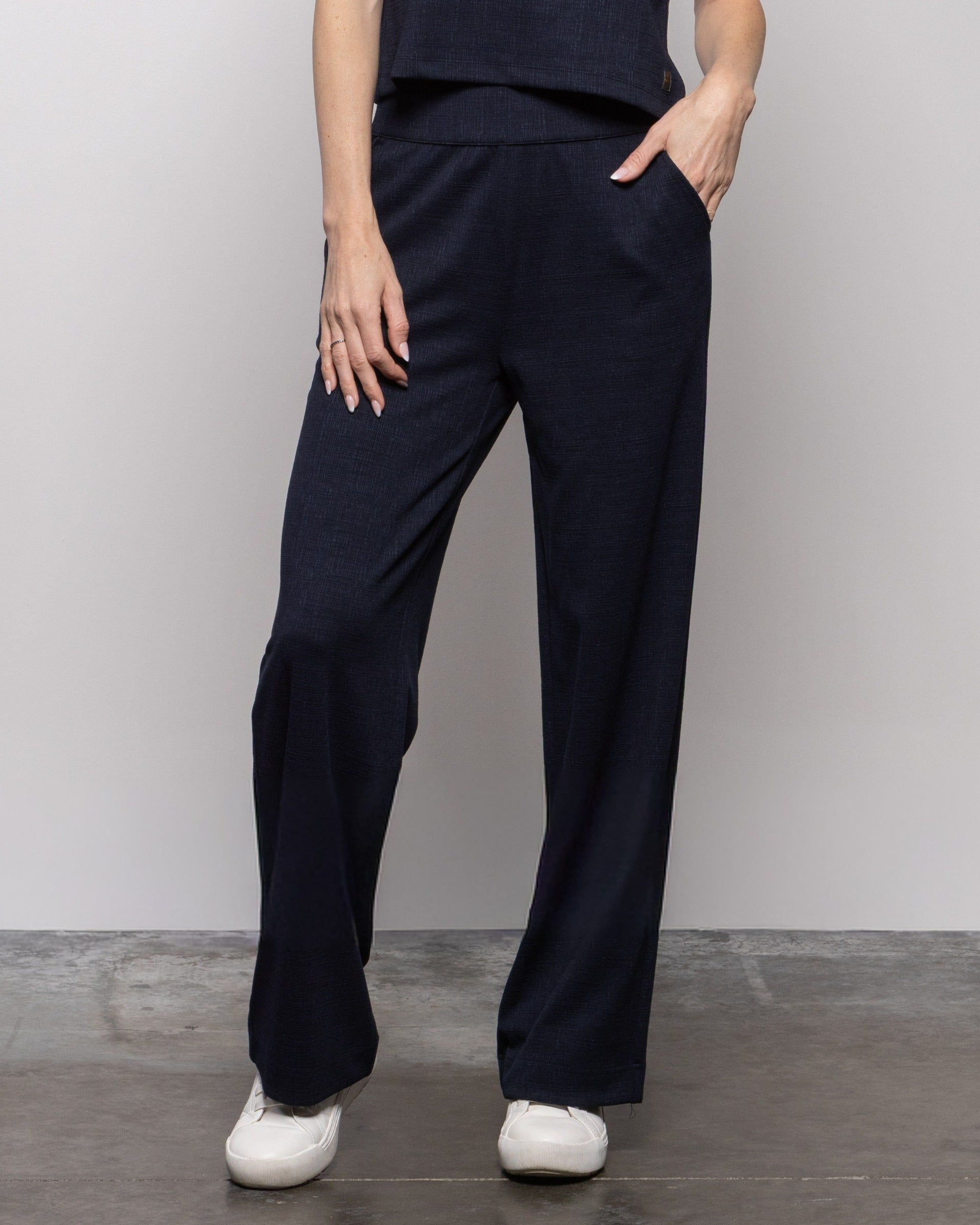 Indigo night wide-leg crop pants with high waist and side pockets