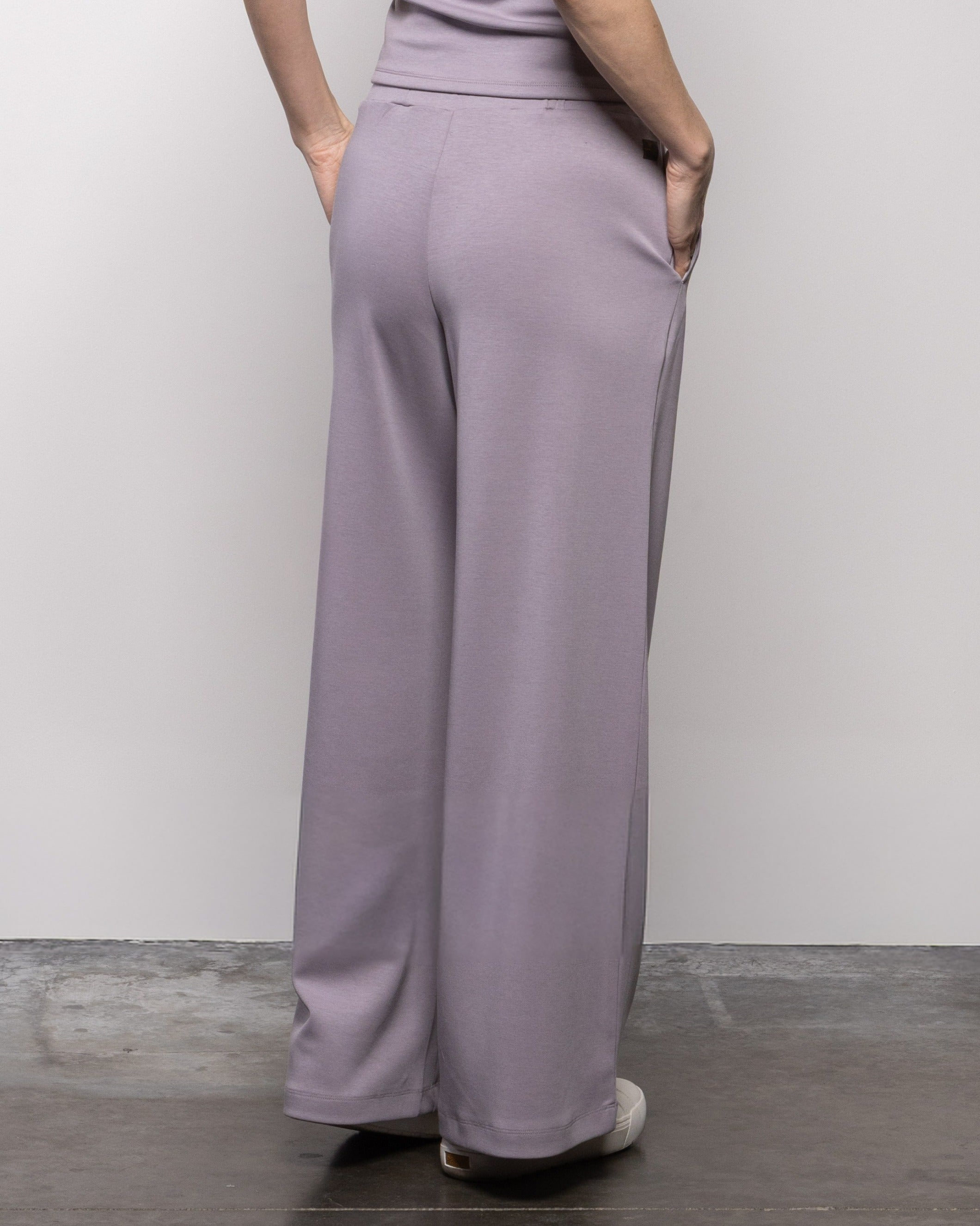High-rise lavender wide-leg trousers with elastic waistband and side seam