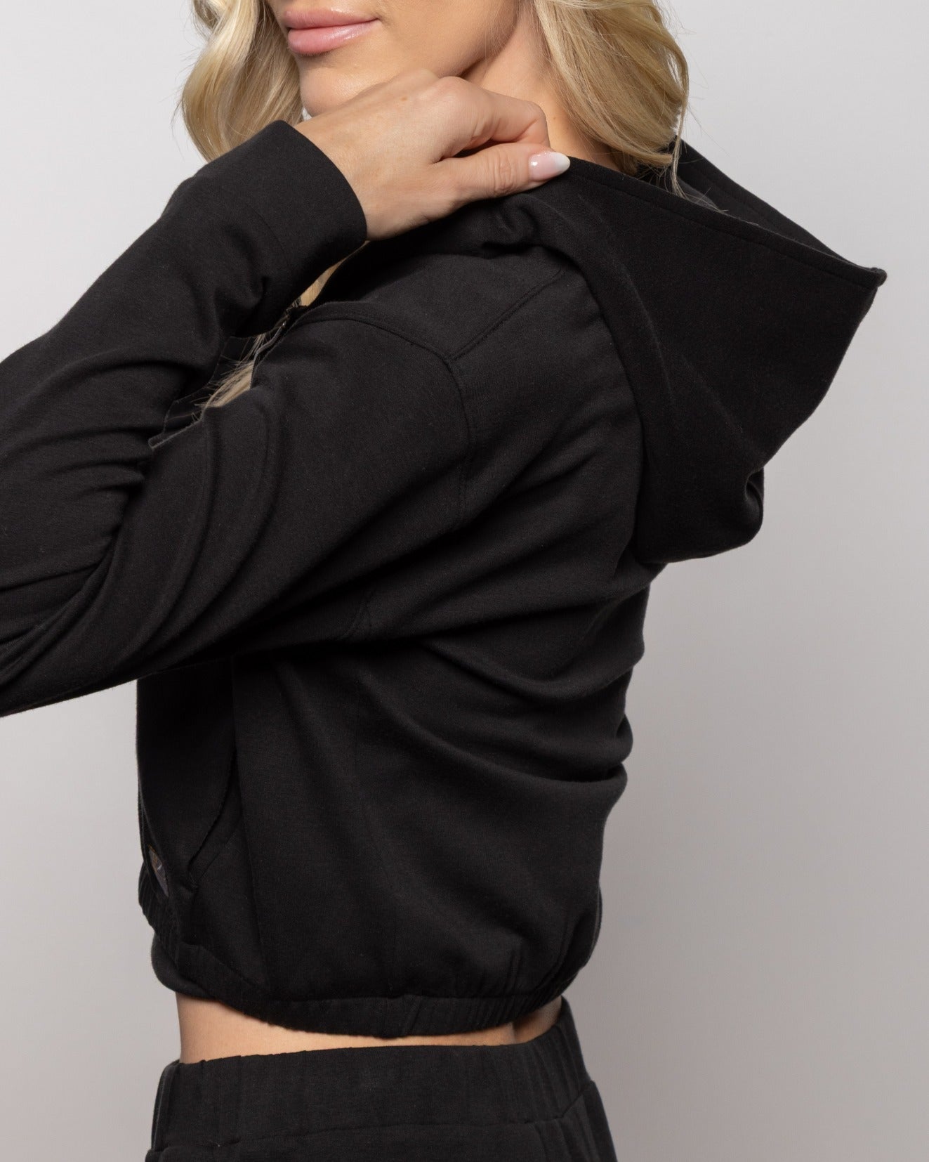 Black cropped zip hoodie with hood and long sleeves