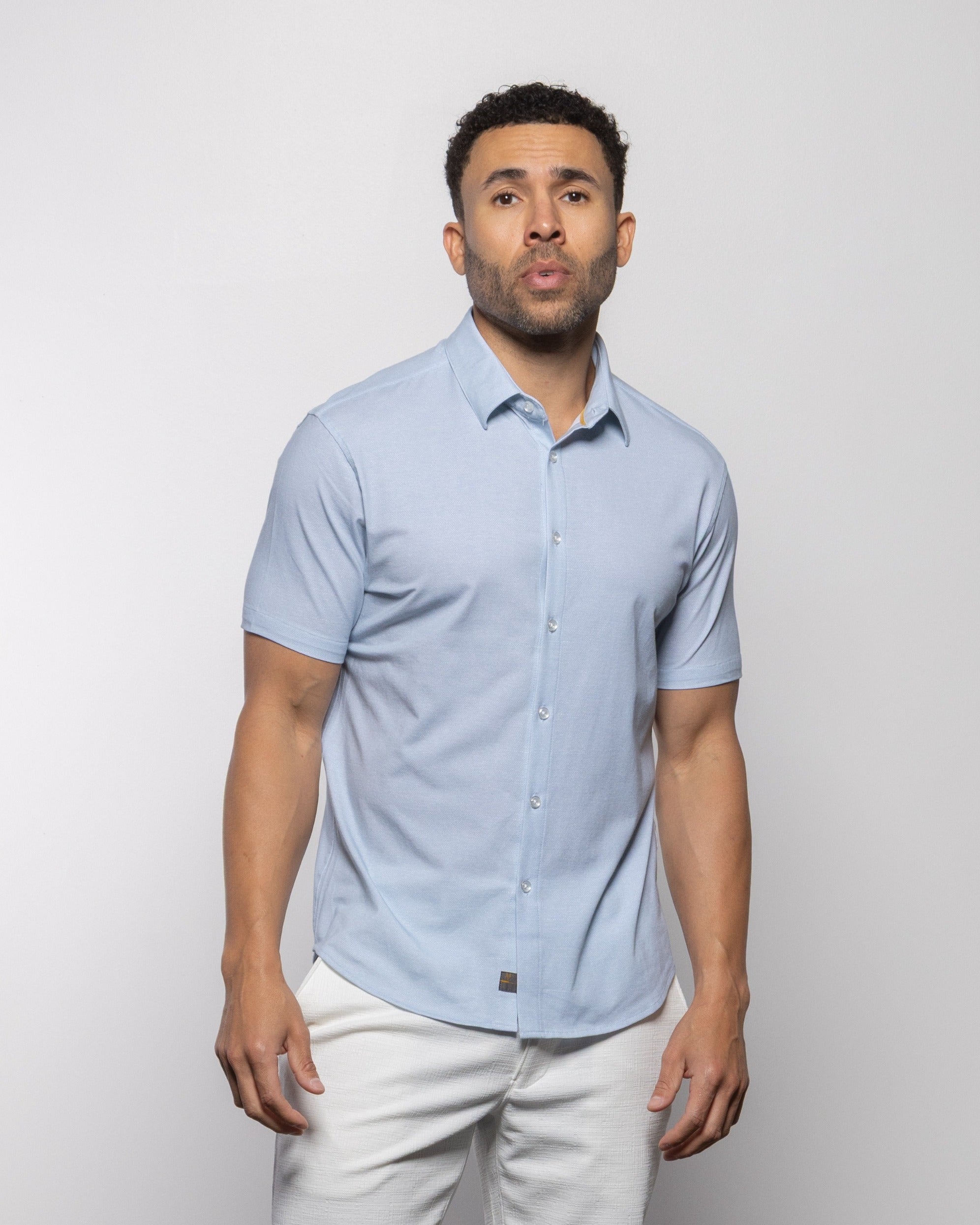 Light blue linen polo shirt with pointed collar and short sleeves