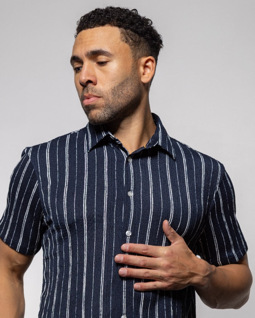 Men's short-sleeve indigo striped button-up shirt, pointed collar and front buttons